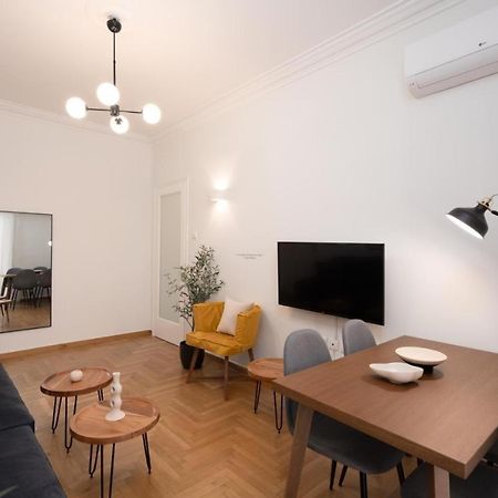 Vibrant Urban Getaway: Charming 2-Bedroom Near Bars, Parks, And Metro 雅典 外观 照片
