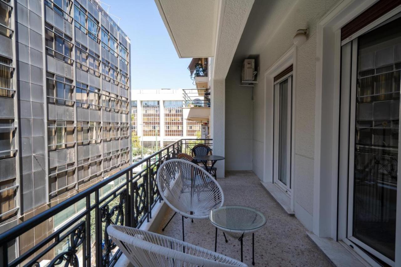 Vibrant Urban Getaway: Charming 2-Bedroom Near Bars, Parks, And Metro 雅典 外观 照片