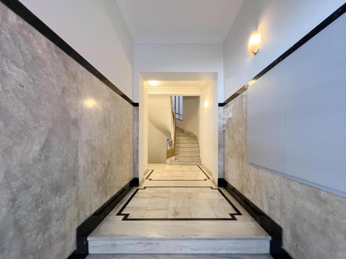 Vibrant Urban Getaway: Charming 2-Bedroom Near Bars, Parks, And Metro 雅典 外观 照片