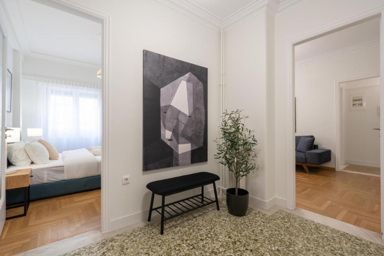 Vibrant Urban Getaway: Charming 2-Bedroom Near Bars, Parks, And Metro 雅典 外观 照片