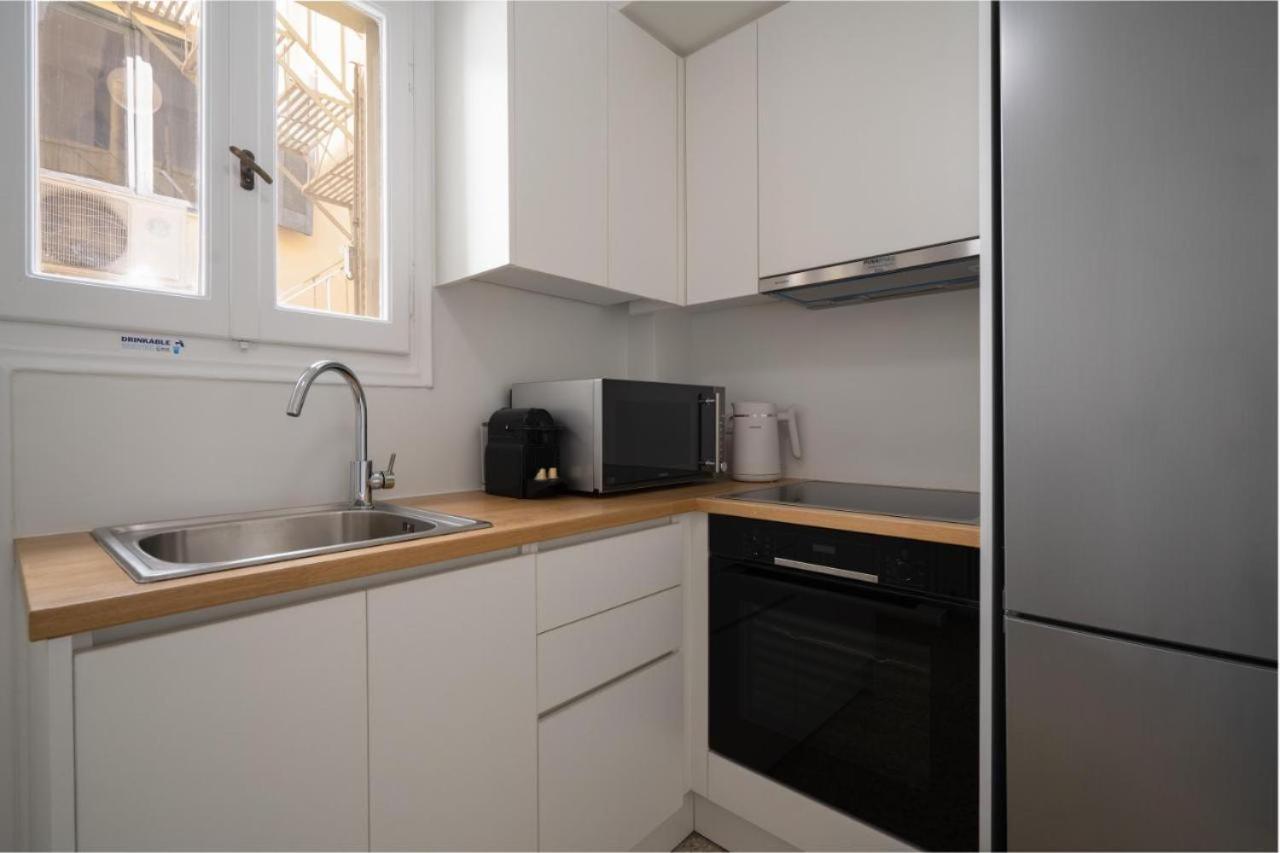 Vibrant Urban Getaway: Charming 2-Bedroom Near Bars, Parks, And Metro 雅典 外观 照片